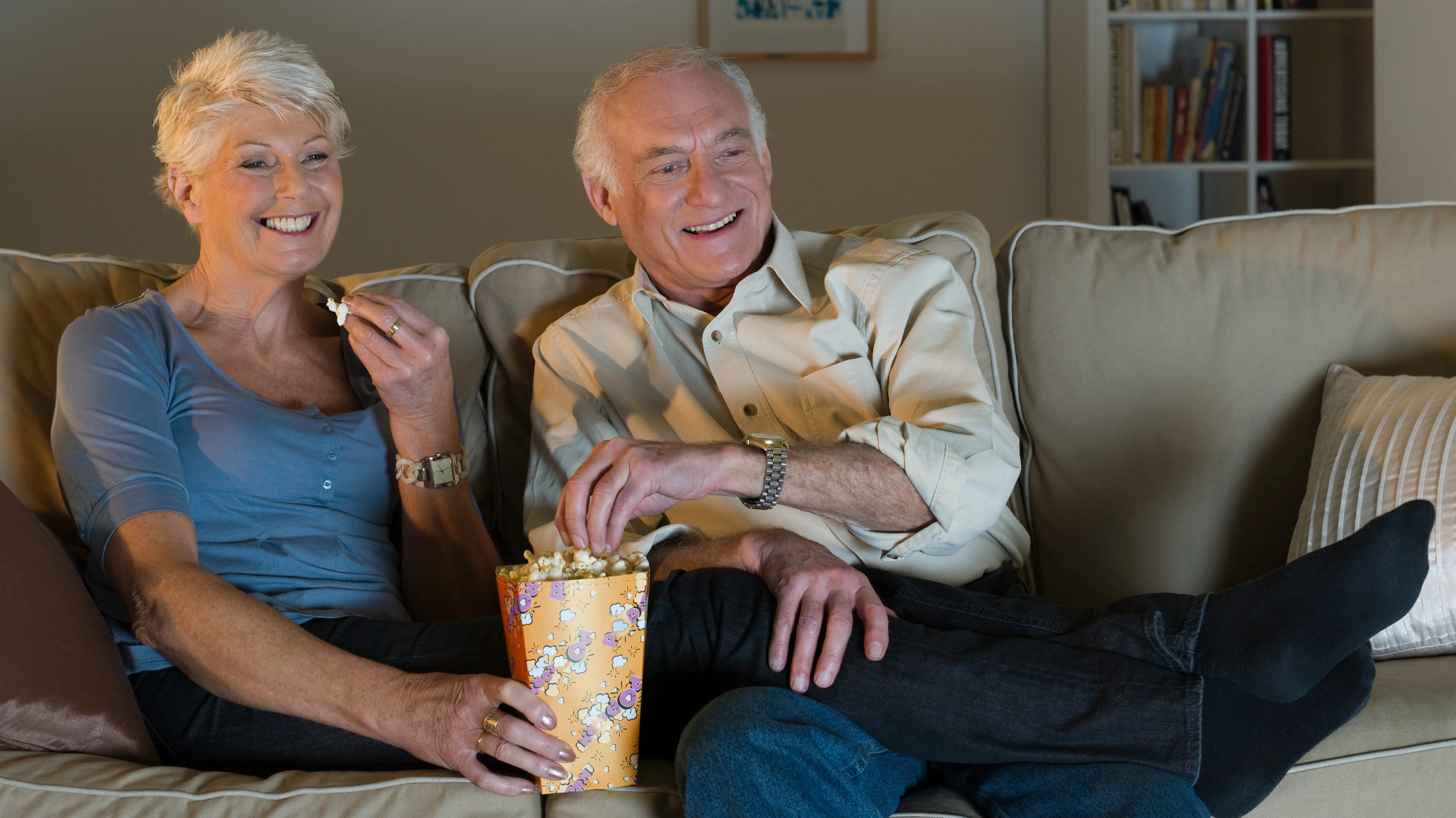 elderly-couple-tv-hearing-aids-16x9