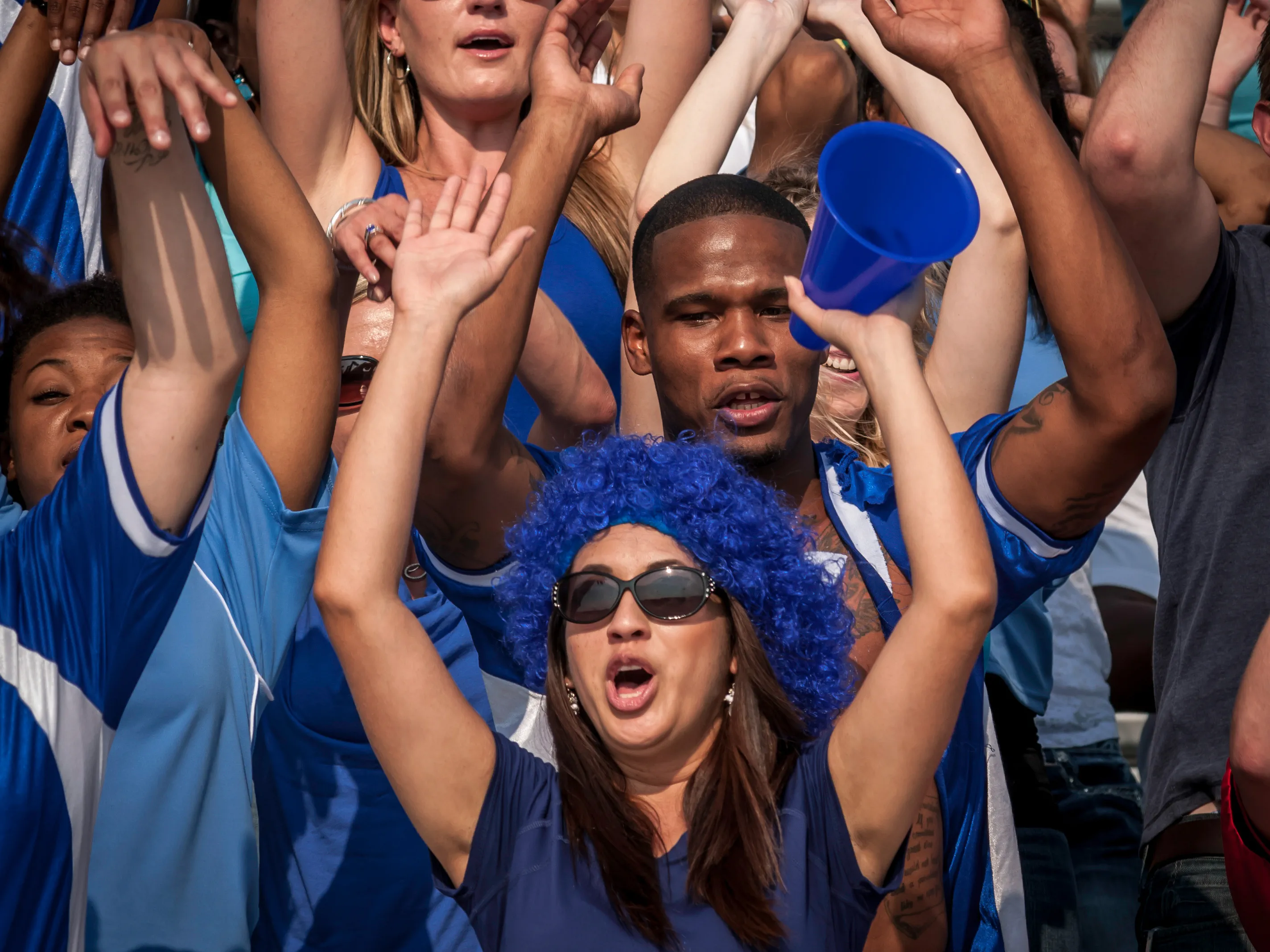 crowd-cheering-hearing-loss-4x3
