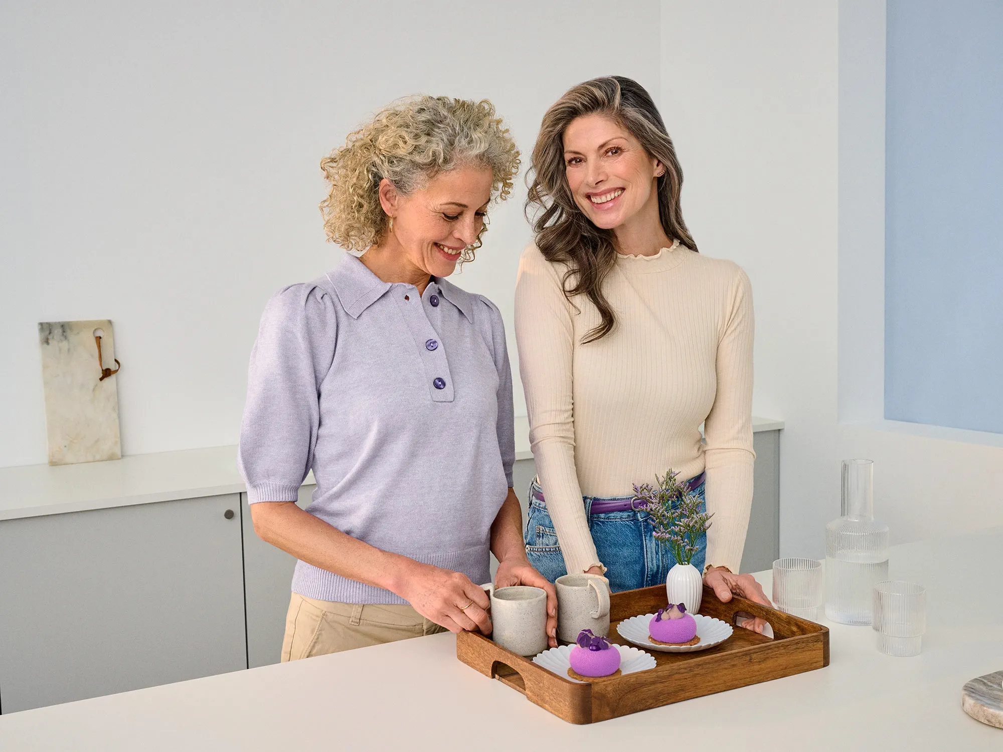 kitchen-friends-sharing-hearing-loss-4x3